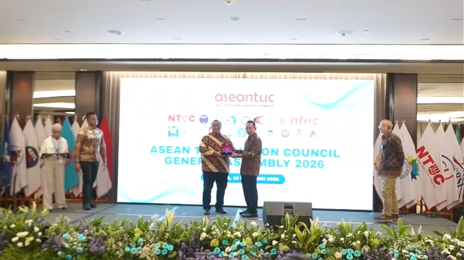 Screenshot_2026-02-14-15-59-21-283_com.whatsapp-edit